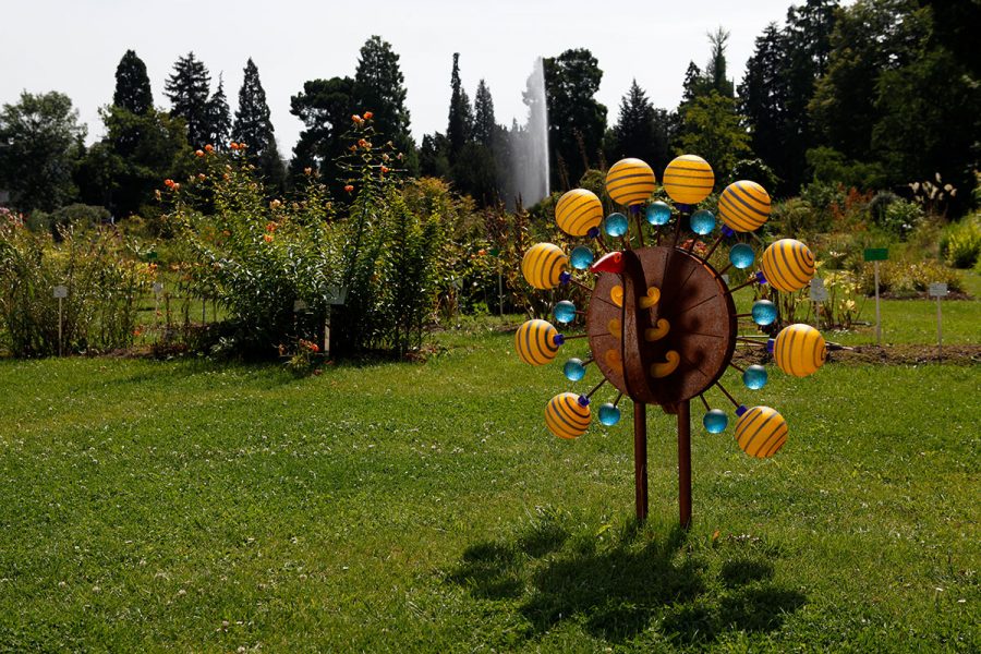 oo pavo outdoor sculpture yellow bot.gart .bonn MG 7669.tif